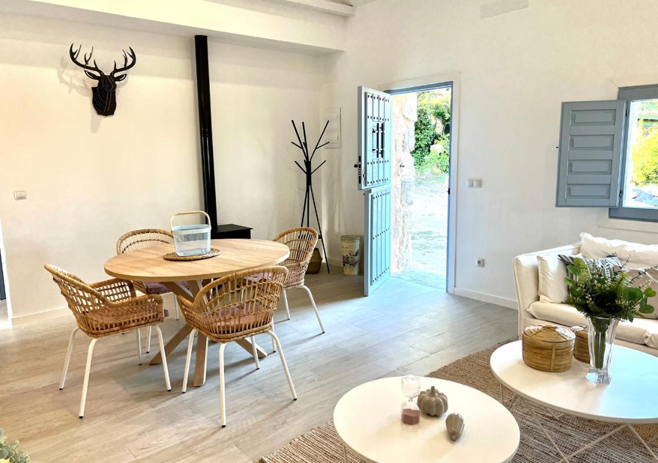 Three-Bedroom House,1303956229:JPEG